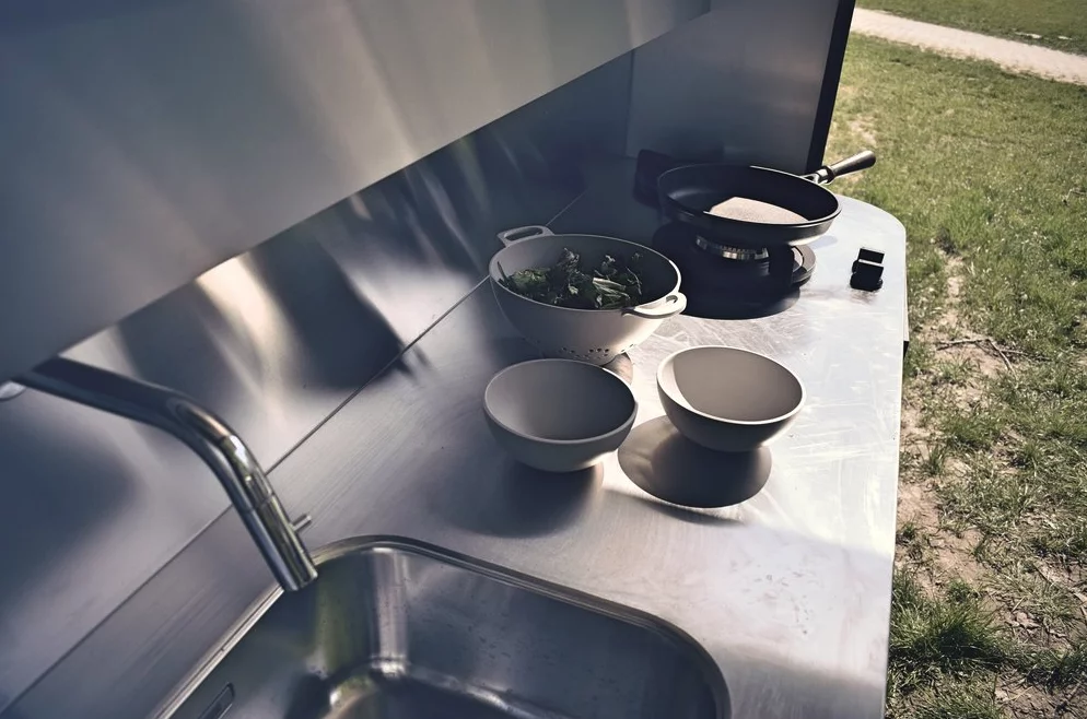 This photo better shows the dual PITT burners