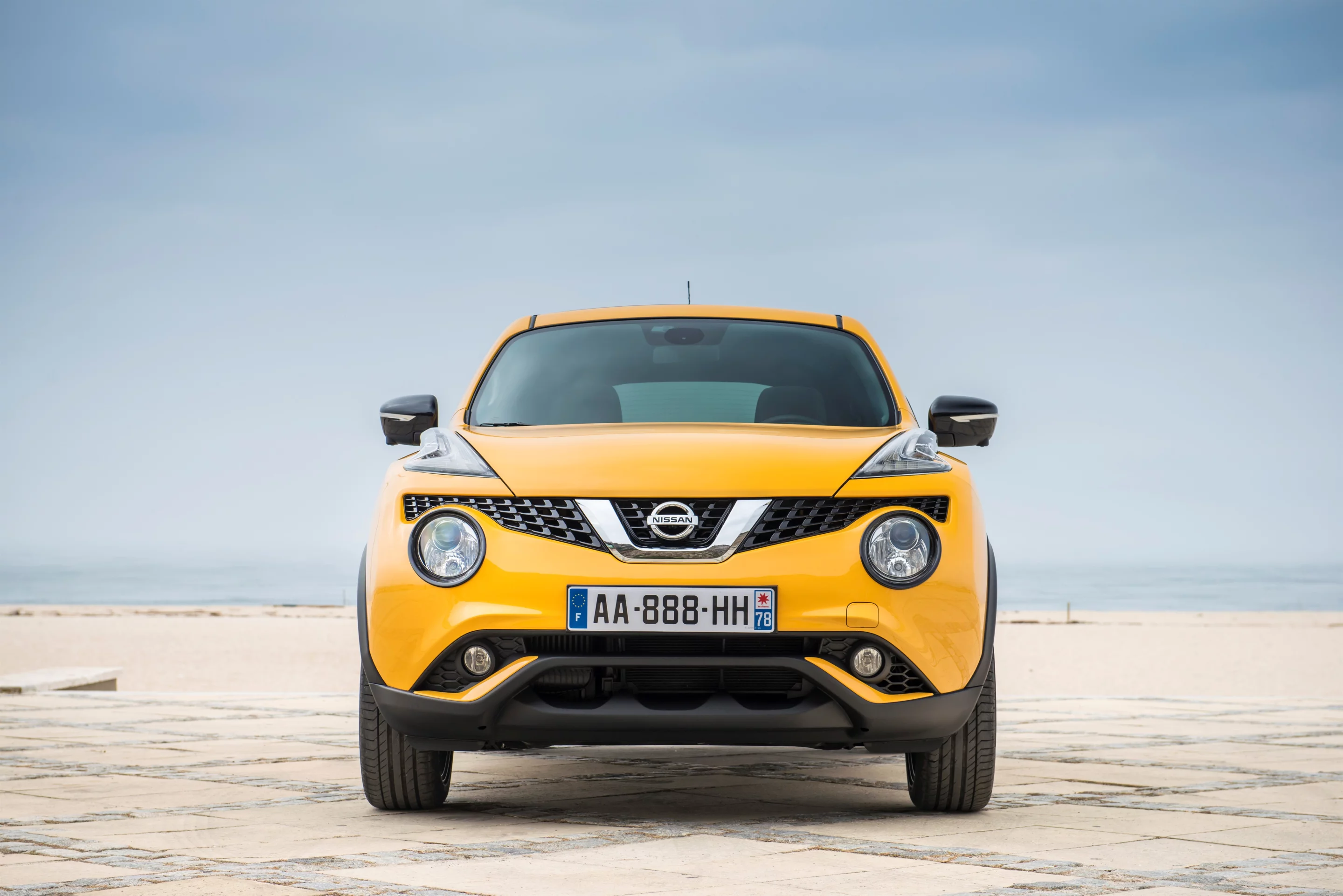 The Juke’s overall proportions, descending roofline and squat stance have remained relatively untouched for 2015