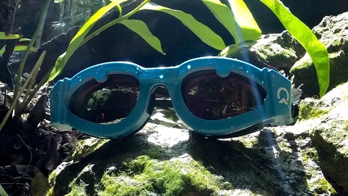 Once you start swimming, OnCourse Goggles' onboard electronics will detect any deviations from your course toward that point