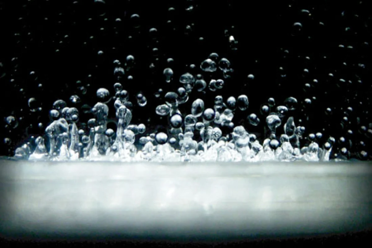 Close up of the dancing liquid within the transparent tube