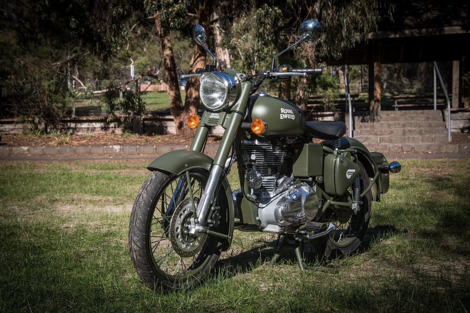 Royal Enfield Classic 500: post-war retro cruiser is a trip to yesteryear