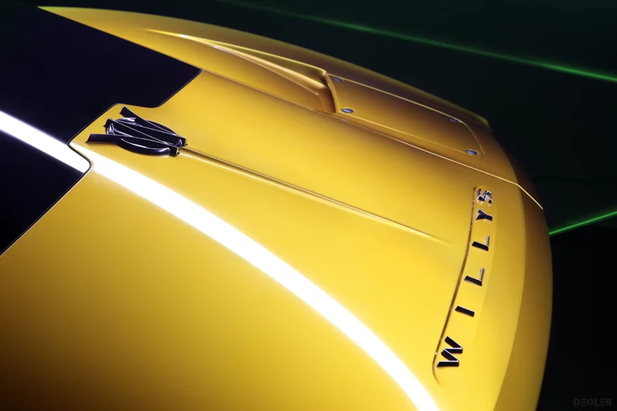 The six-cylinder engine produces over 800 Nm of torque