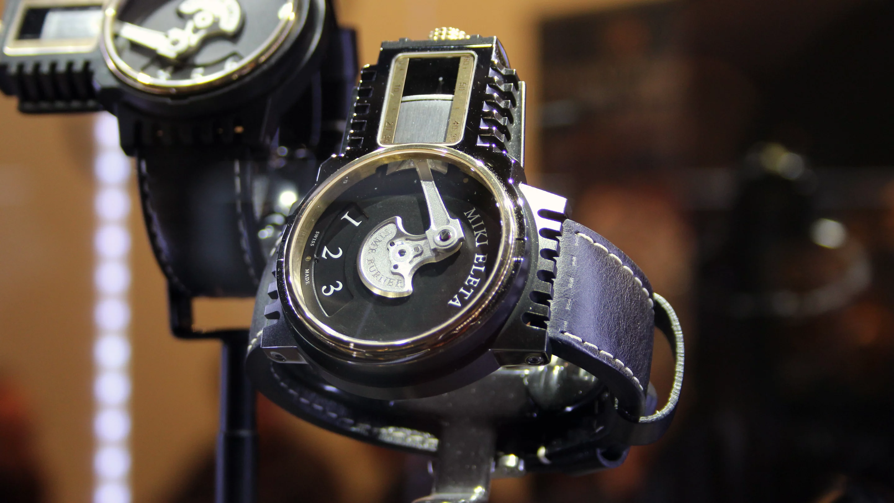 The watch offers industrial styling and an unconventional representation of time (Photo: Chris Wood/Gizmag)