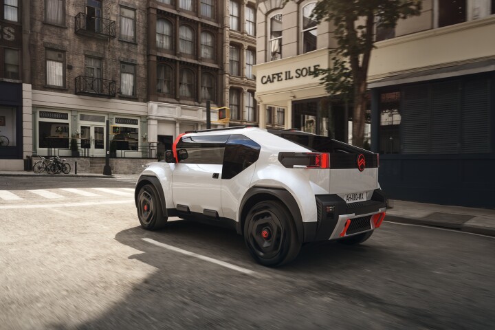Citroën explores a light, efficient, affordable form of vehicle with the Oli concept