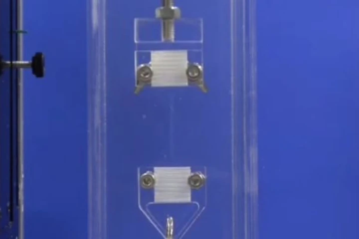 The new hydrogel mimics muscle tissue by becoming stronger with use