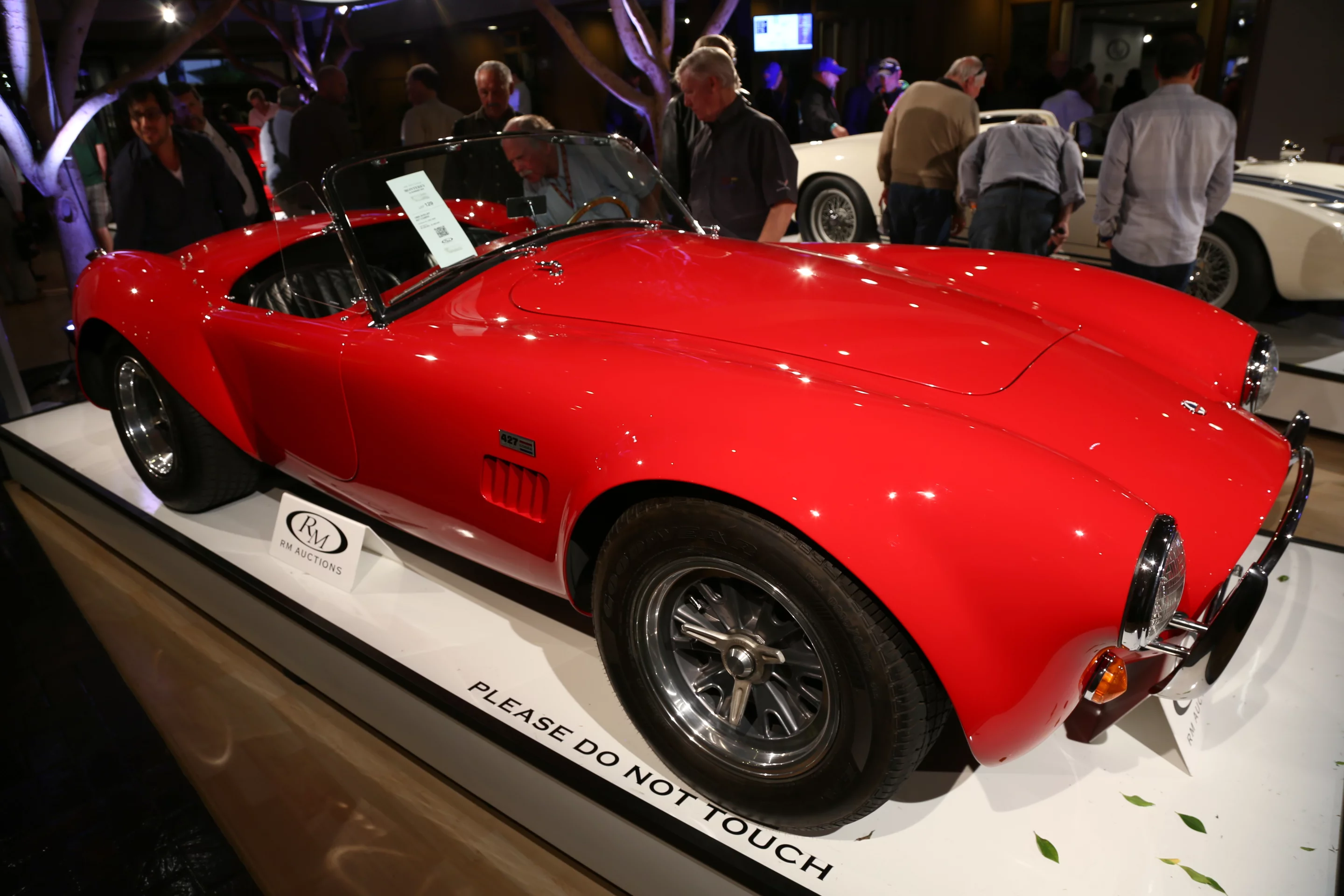 The RM Shelby Cobra featured one of Ford's big high output 427 engines (Photo: Angus MacKenzie/Gizmag.com)