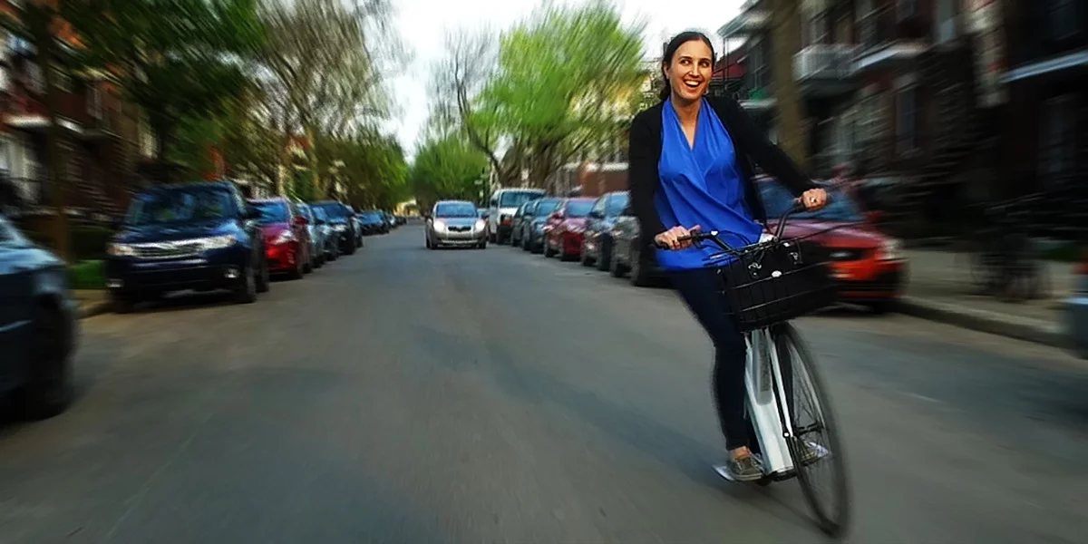 The SnikkyBike's top speed is 20 mph (32 km/h), with one charge of its removable 36-volt lithium-ion battery allowing for a range of about 20 miles