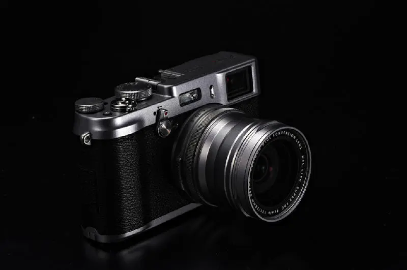 The attractive X100S benefits from a newly-designed, HT-EBC coated fixed 23mm/F2 FUJINON lens consisting of 8 elements in 6 groups
