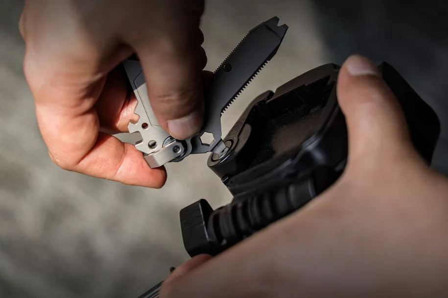 The KeyMaster 2.0 features two built-in screwdrivers