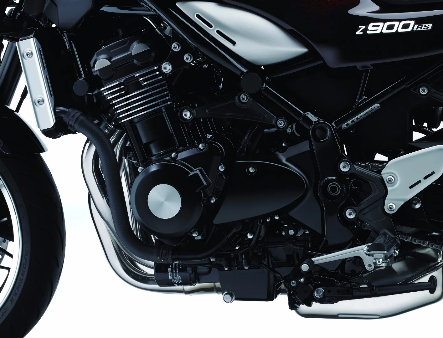 The engine of the 2018 Kawasaki Z900RS is detuned in comparison to the Z900 application