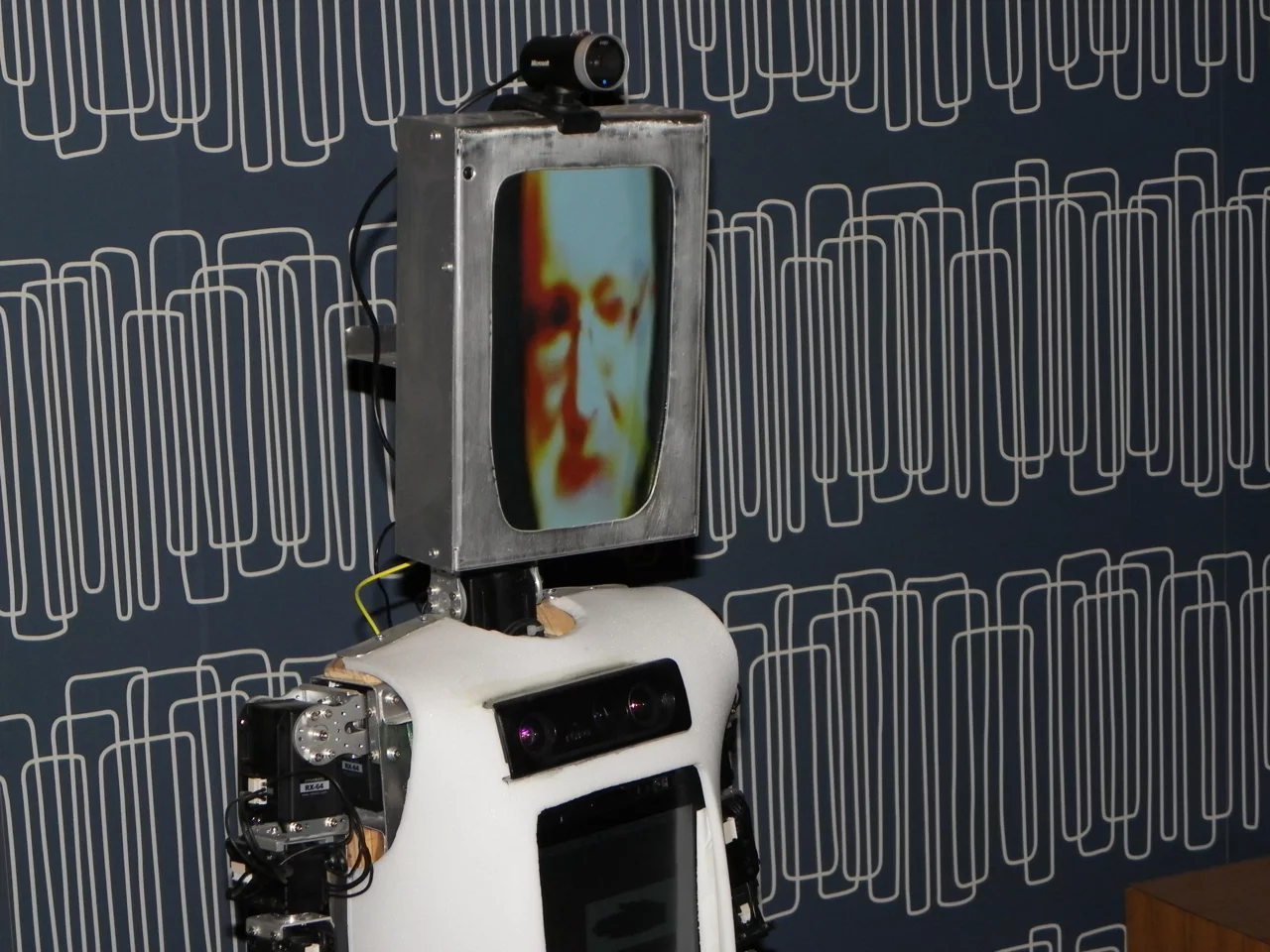 CHARLY's face morphs to absorb thoseof the people it sees (Photo: Gizmag)