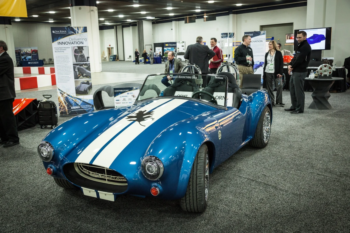 The Shelby Cobra replica 3D-printed by ORNL is designed as a rolling automotive laboratory (Image: Loz Blain/Gizmag.com)