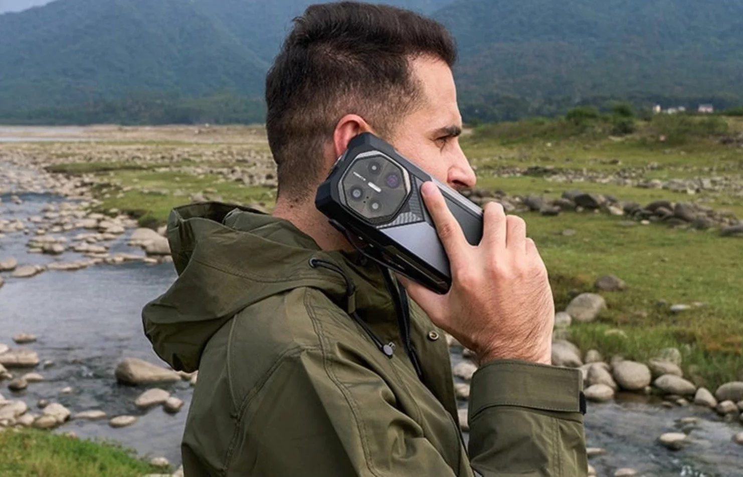 The Fossibot F113 supports dual SIMs, houses a huge battery and sports a super-loud box speaker