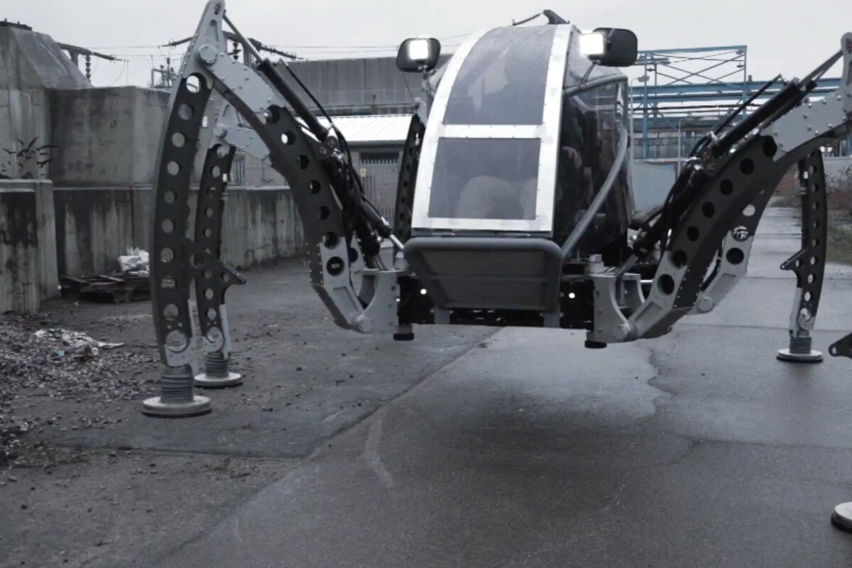 Mantis, built by Matt Denton of Micromagic Systems, is the largest operational hexapod in the world