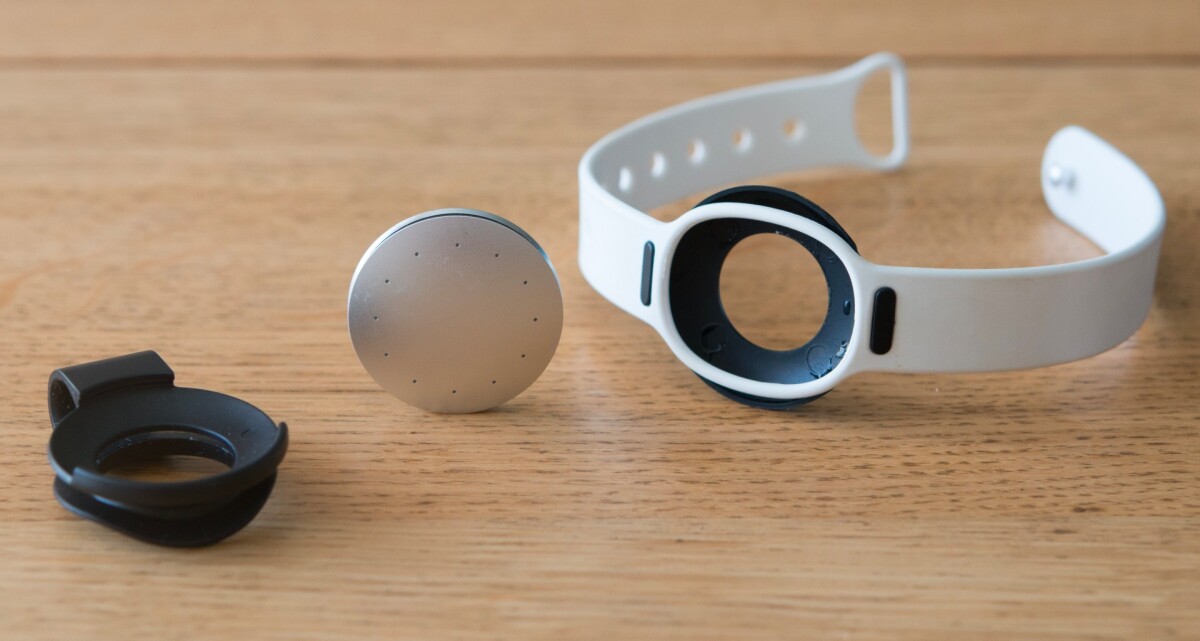 The Misfit Shine 2 (Swimmer's Edition) comes with sports bands and a wearable clasp