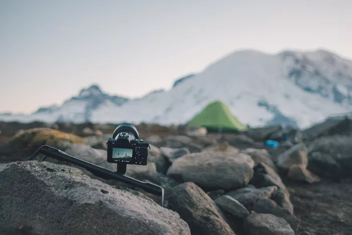 A Pro version of the ROV is made to work with DSLR and Mirrorless cameras weighing up to five lb (2.2 kg)