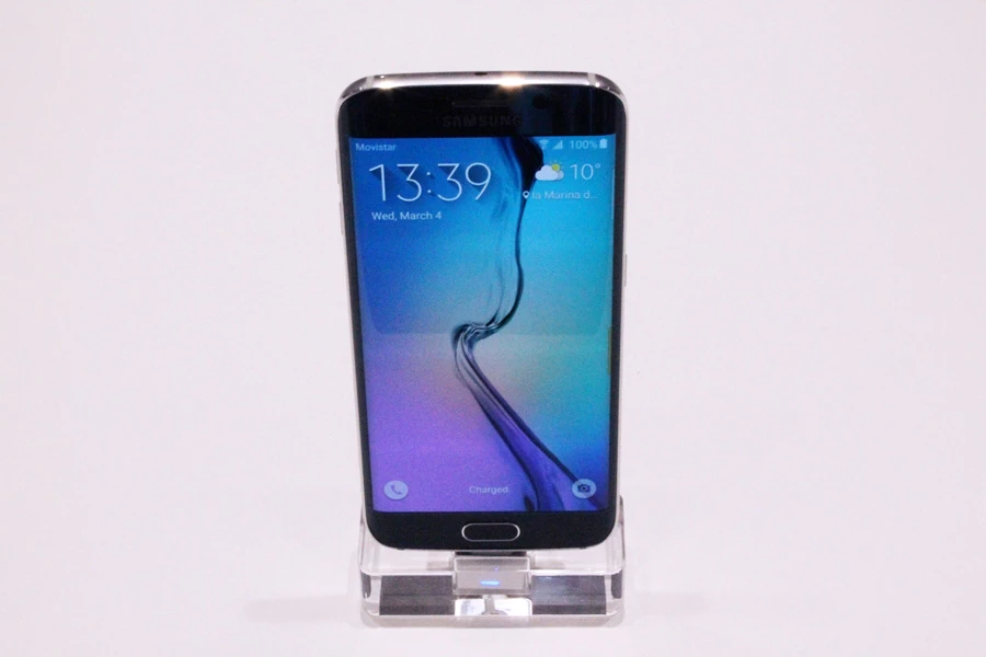 Galaxy S6 edge (Photo: Stu Robarts/Gizmag.com)