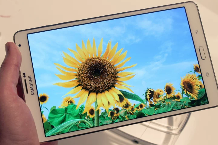 Gizmag goes hands-on with Samsung's first high-res Super AMOLED tablet, the Galaxy Tab S