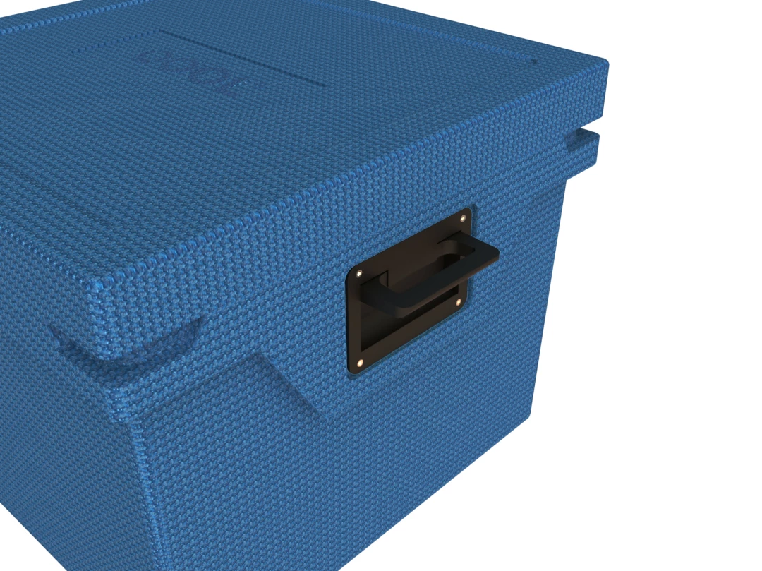 Qool's handles flip up for carry and auto-fold to flush form when let go
