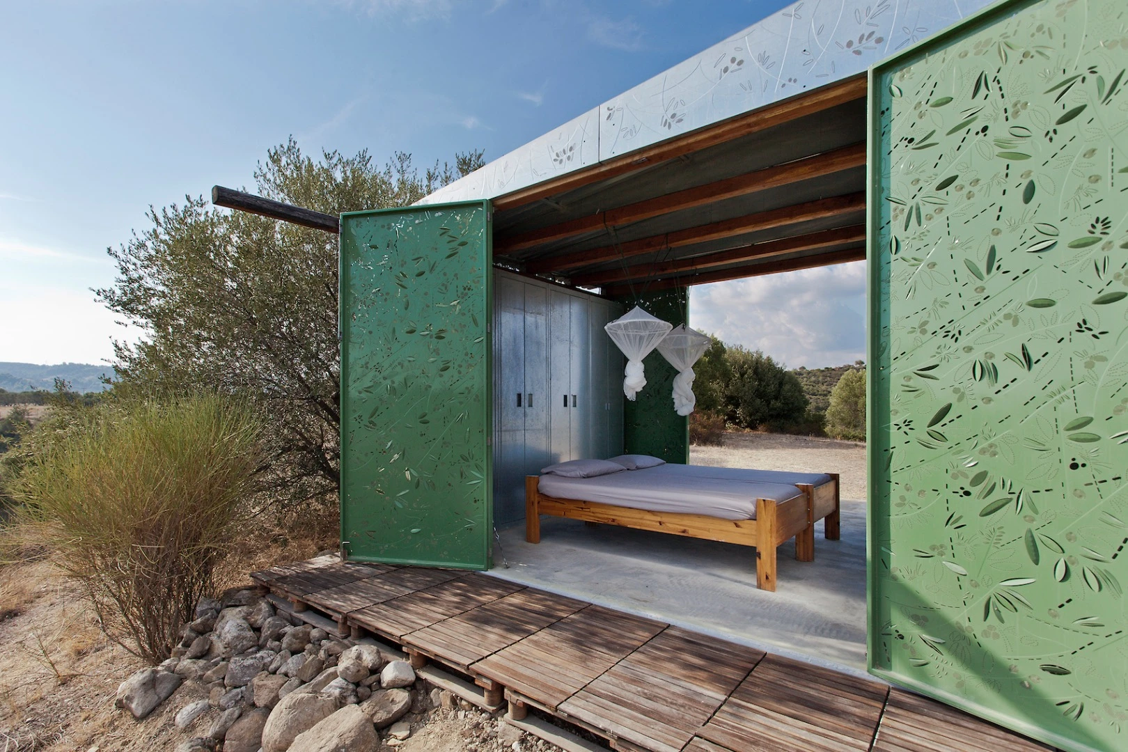 "All building components were pre-fabricated, nevertheless, the design itself carefully considered the sun’s position to provide shading and to complement the views," explains Sopéoglou
