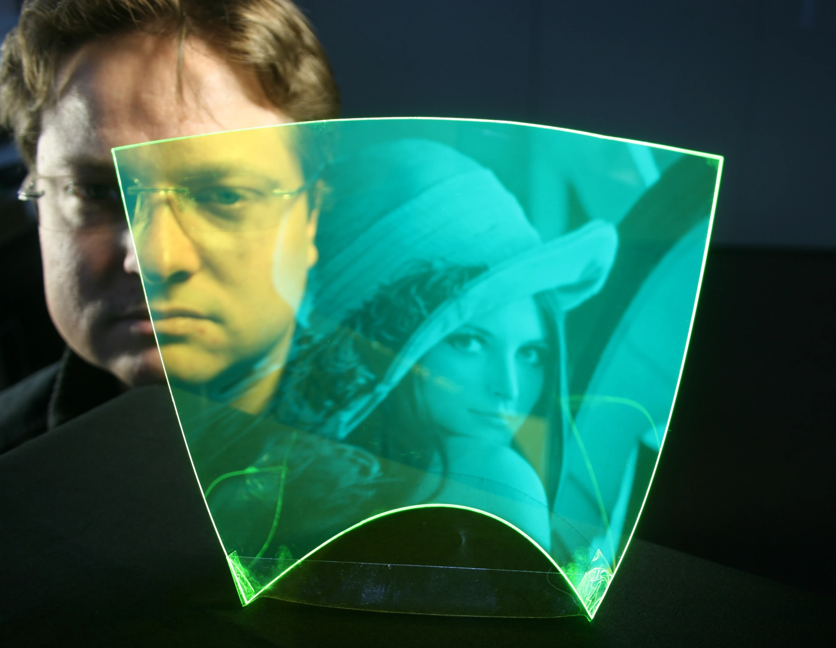 Researchers have created a bendable, transparent polymer that acts as an image sensor (Photo: Optics Express)