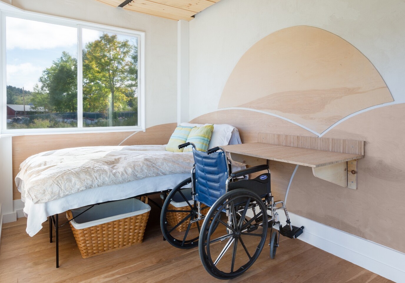Various equipment to make life easier is installed in the Wheel Pad, such as a Hoyer Lift, rails, plugs installed at accessible heights and doors that open both ways