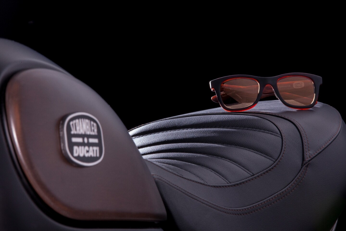The leather seat matches the Ducati Scrambler sunglasses that will be offered at Italia Independent retail stores