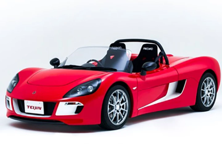 A Tommykaira ZZ with the pillar-less windshield fitted