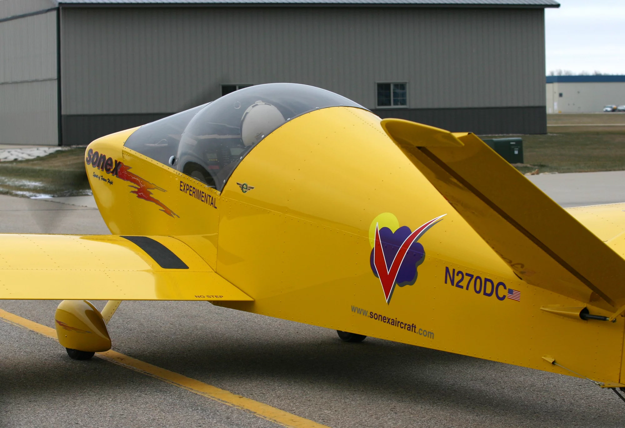 N270DB begins its taxi to Wittman's runway 27