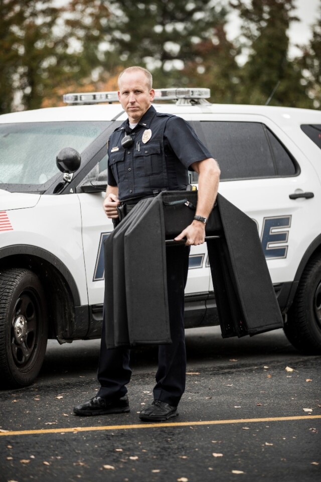 Weighing only 55 lb (25 kg), the shield can be easily deployable by a single person