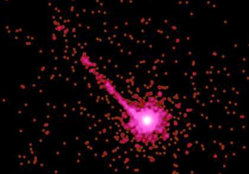 The X-ray image of the quasar PKS 1127-145, a highly luminous source of X-rays and visible light about 10 billion light years from Earth, shows an enormous X-ray jet that extends at least a million light years from the quasar (Photo: NASA)