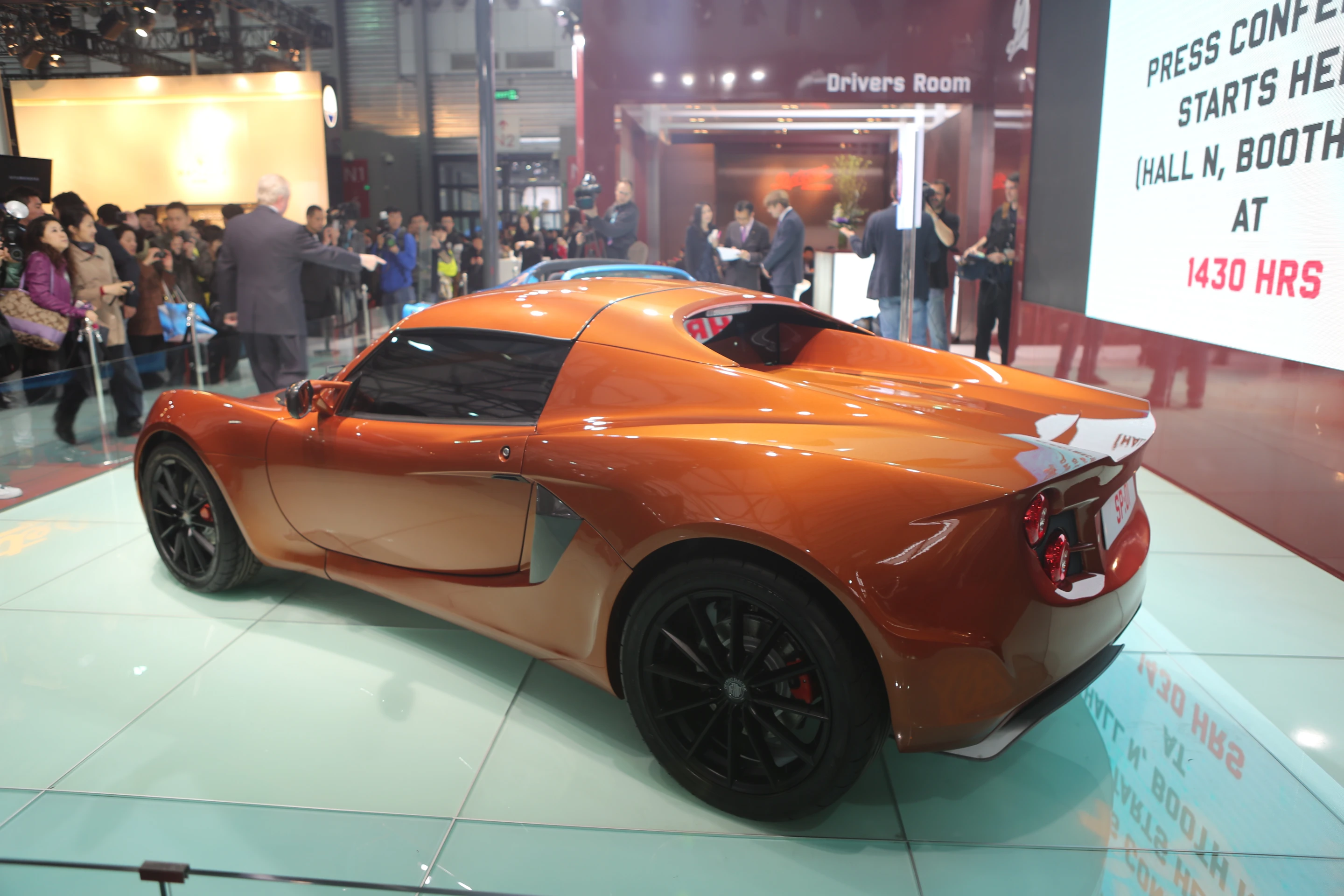 The SP:01 tops out at 249 km/h (155 mph) and can hit 100 km/h (62 mph) from a standstill in a fleet 3.7 seconds (Photo: Gizmag)