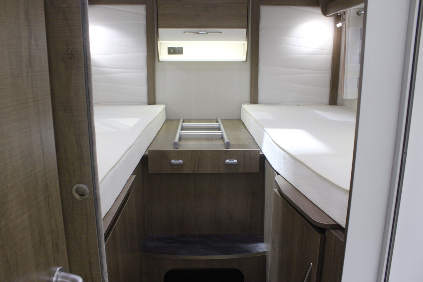 The raised rear dual bed