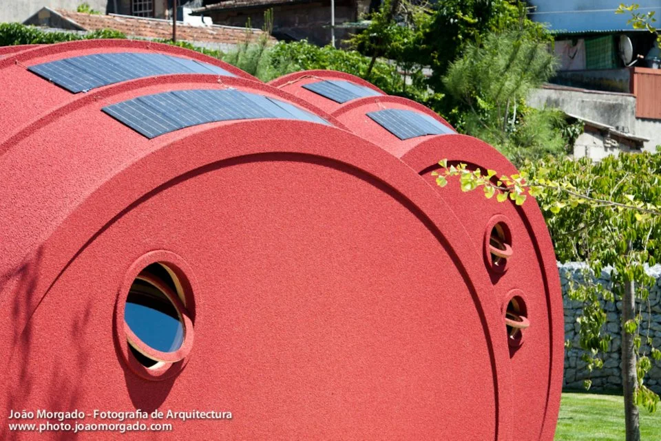 Shelter ByGG features solar roof panels (Photo: Joao Morgado)