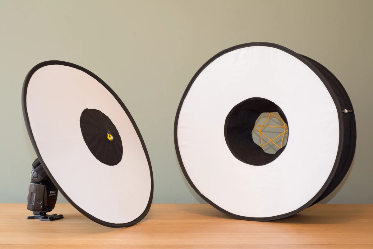 Gizmag tries out the RoundFlash Ring and Dish (Photo: Simon Crisp/Gizmag.com)