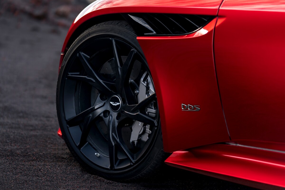 Aggressive side strakes pull air out of the underbody
