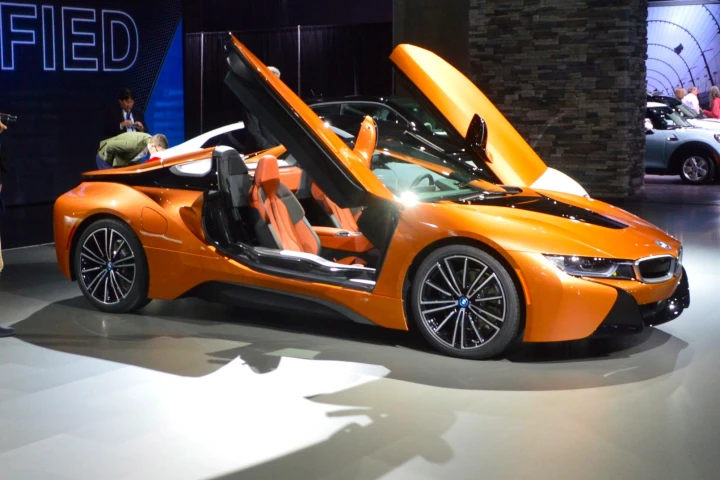 The BMW i8's winning formula of hybrid supercar awesomeness has been enhanced with a few tweaks and a new two-seat Roadster model for 2019
