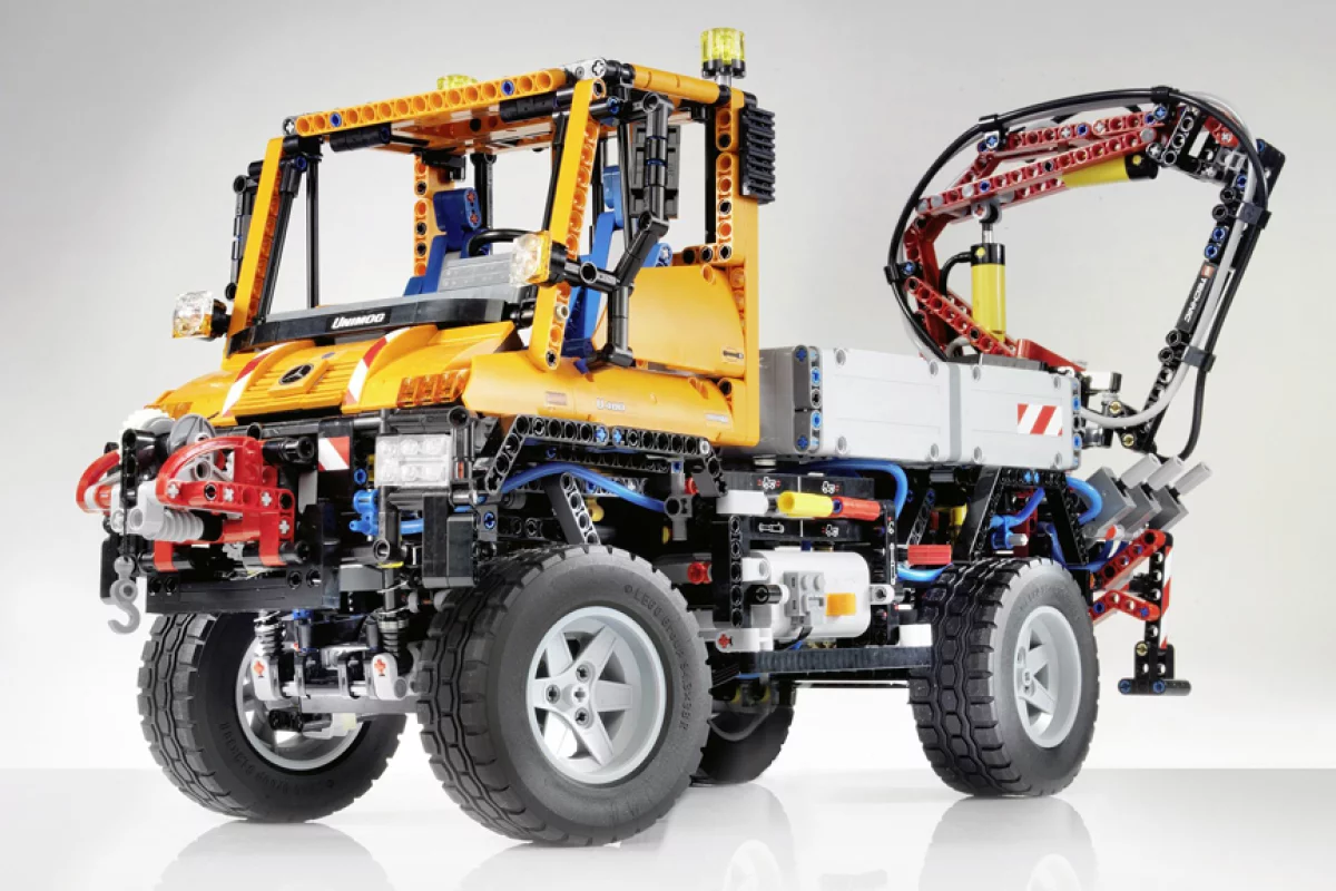 The LEGO Technic Unimog U 400