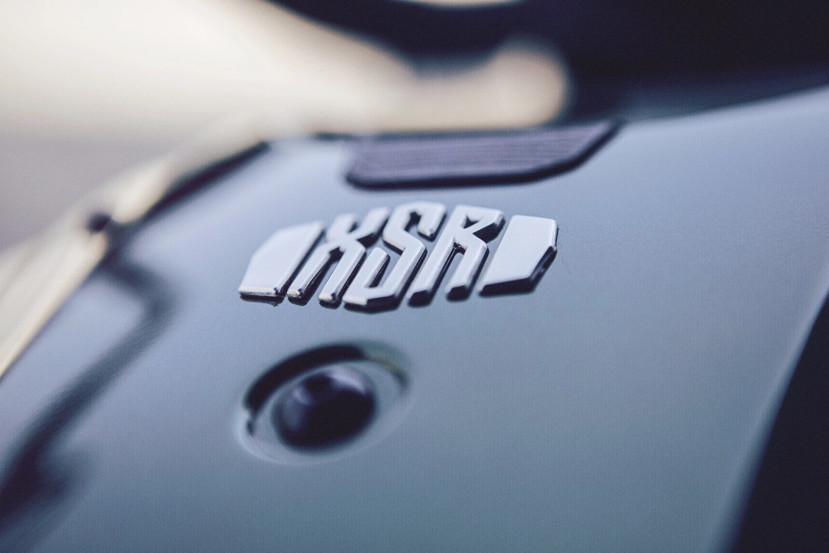 The XSR logo sits on the center of the fuel tank