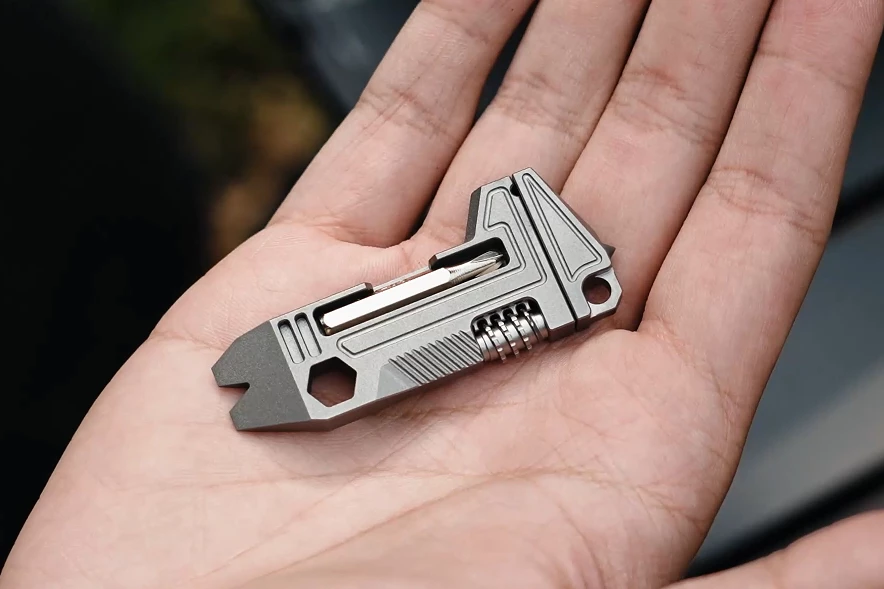 The Mini Wrench reportedly weighs in at 21.6 g (0.8 oz)