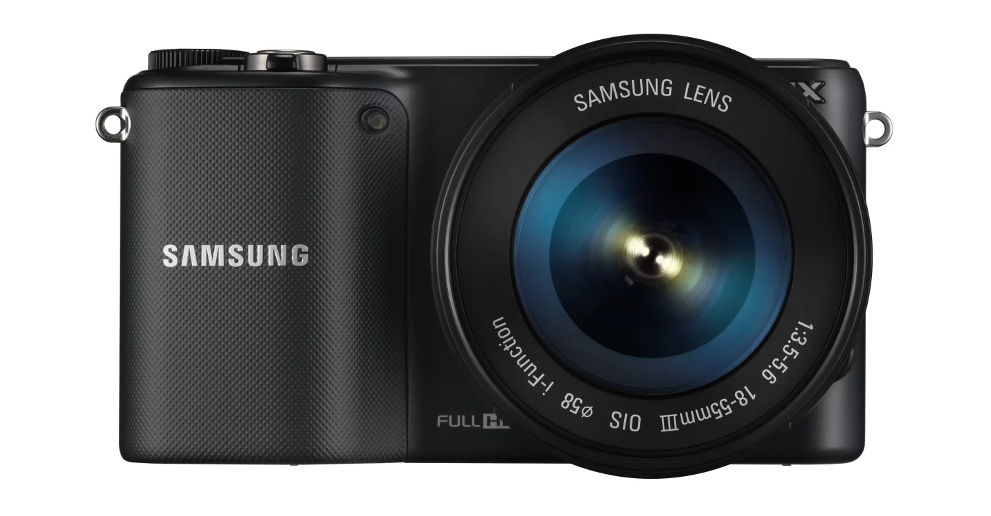 The NX2000 includes Samsung's own 20.3-megapixel APS-C (23.5 x 15.7 mm) CMOS sensor, and DRIMe IV imaging engine