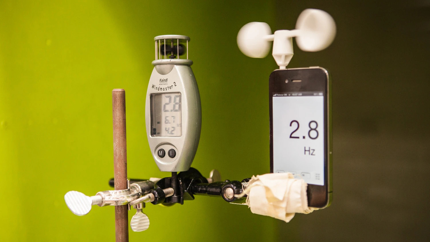 The Vaavud provides readings in line with those of a dedicated anemometer (wind speed meter)