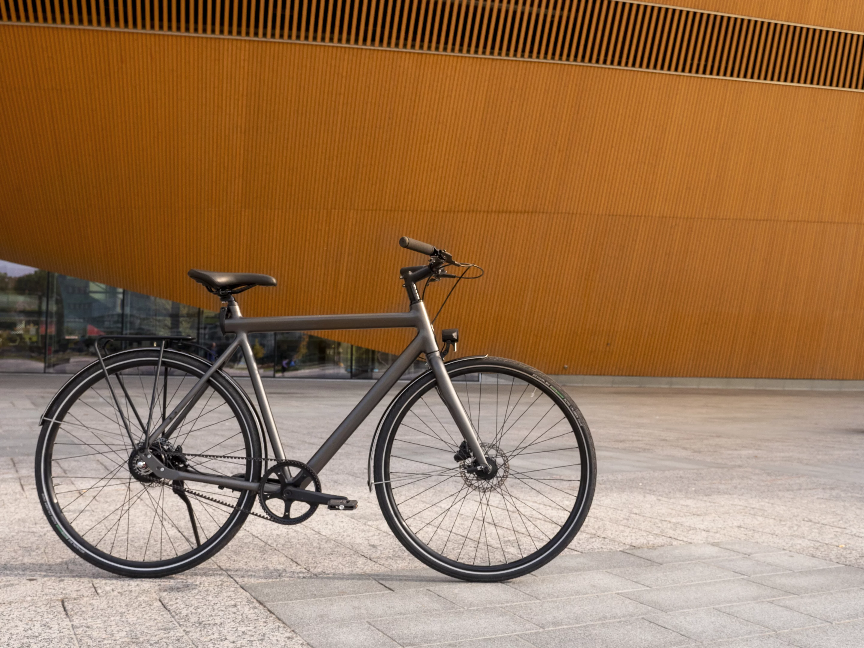 The standard Equal bike comes with a chain drive, but a Gates CDX Carbon Drive can be optioned in