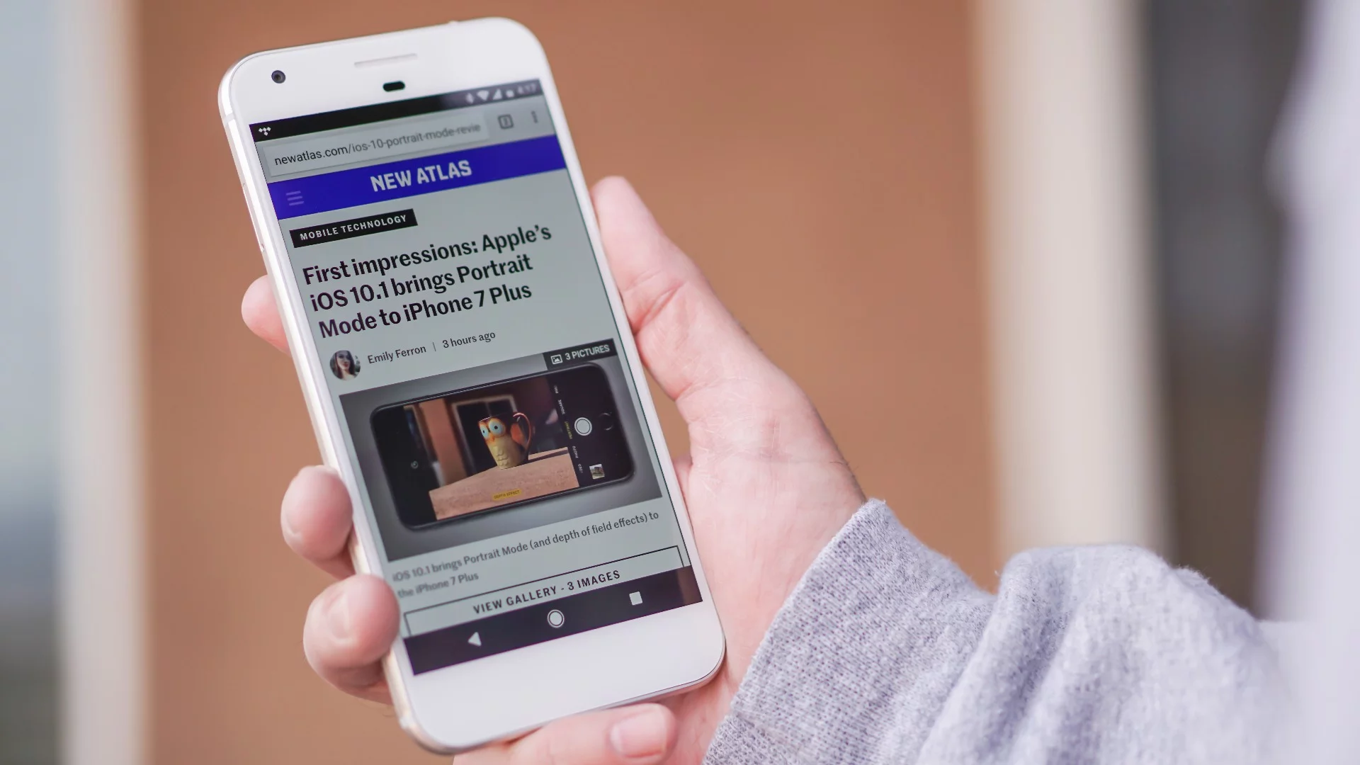 The 5.5-inch QHD display looks terrific