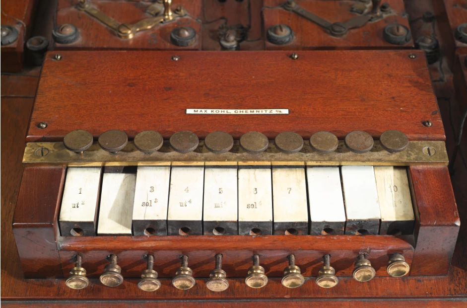 A near perfect example of the world's first electronic synthesizer, a Helmholtz Sound Synthesizer manufactured 112 years ago, went unsold at Sotheby's New York auction.