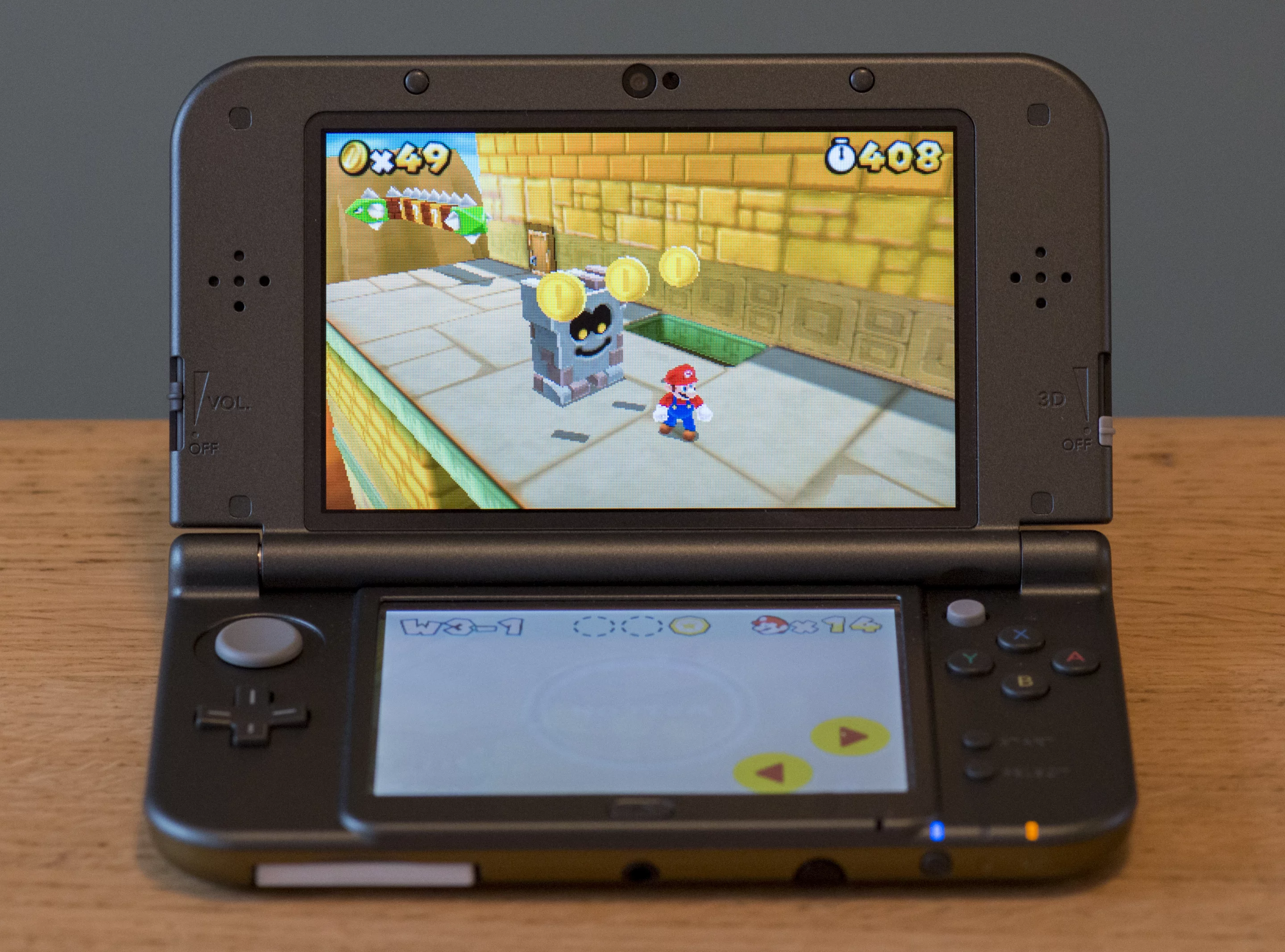 The cartridge slot, power button and stylus have all been moved to the front of the New Nintendo 3DS XL (Photo: Simon Crisp/Gizmag.com)