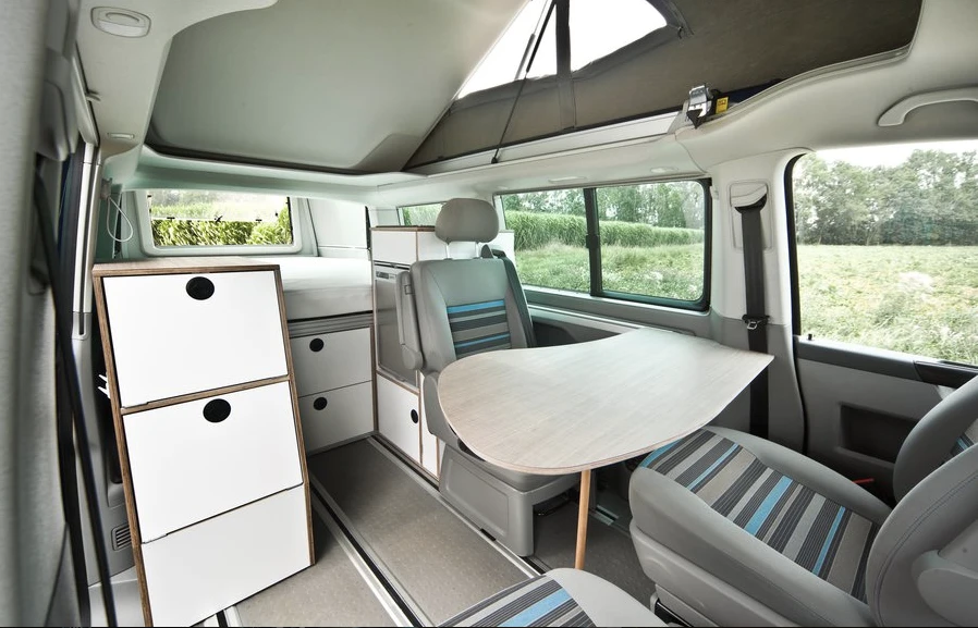 By allowing the bed to expand out, the Bett Mobil keeps the bed, kitchen and dining areas accessible at once