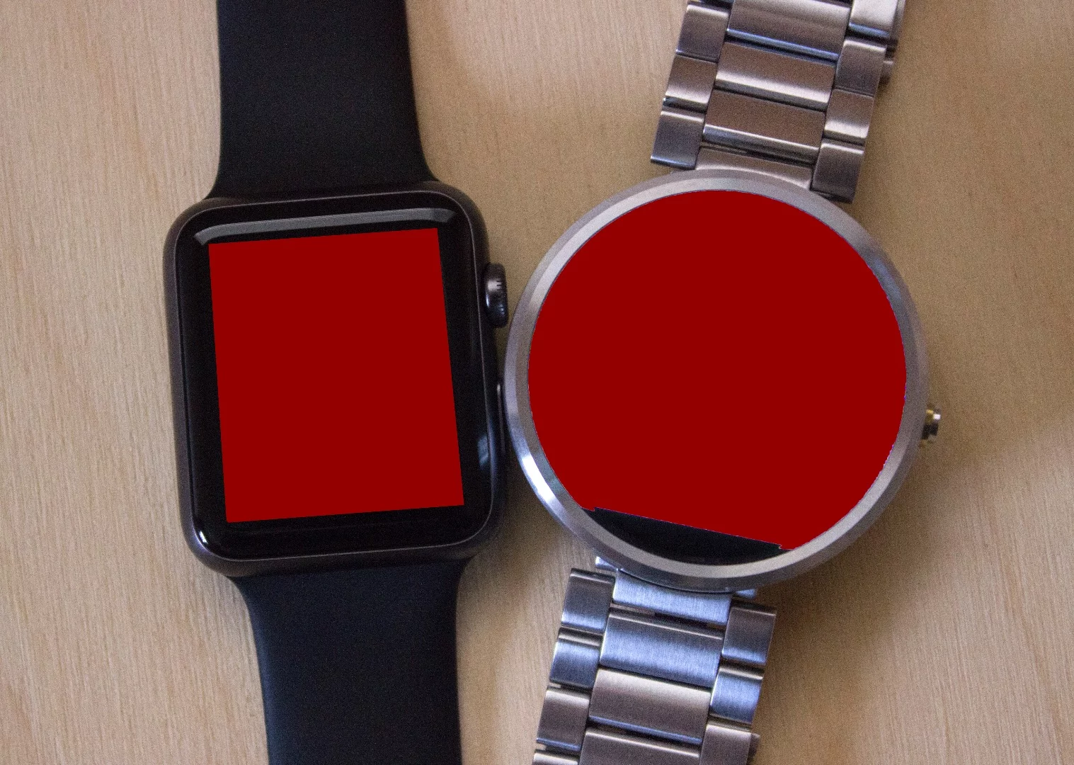 Even the larger 42 mm Apple Watch's screen is only about 59 percent as big as the Moto 360's display (Photo: Will Shanklin/Gizmag.com)