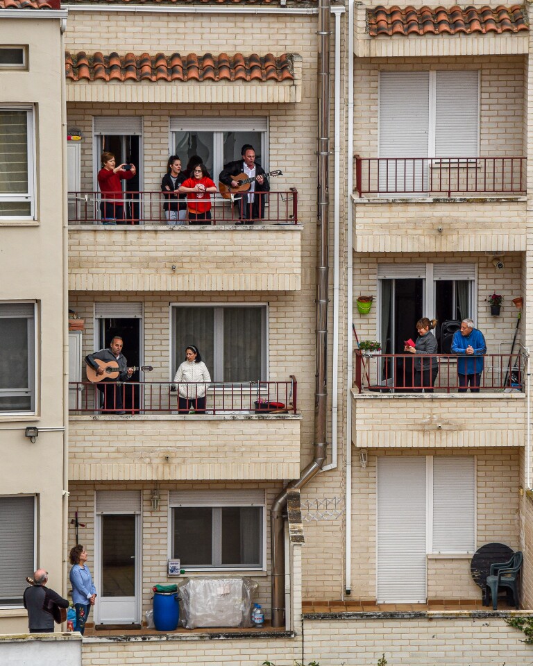 'Spanish way of celebrating medical staff'. Aranda de Duero, Spain