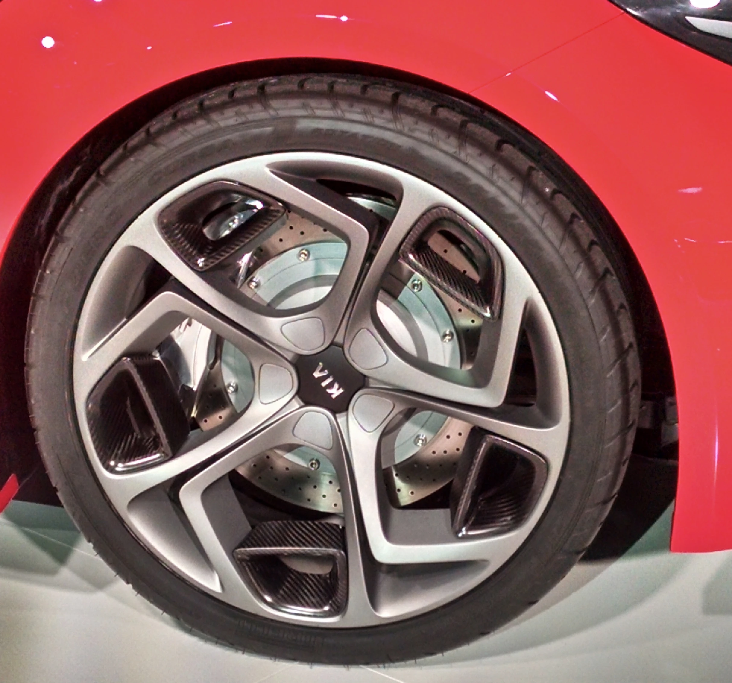 The Sportspace rides on 20-in alloy wheels (Photo: C.C. Weiss/Gizmag)